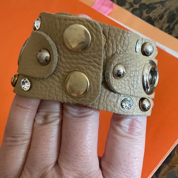 Designer Genuine Leather Stud/Rhinestone Tan silver metal Unisex Bracelet - Picture 8 of 13